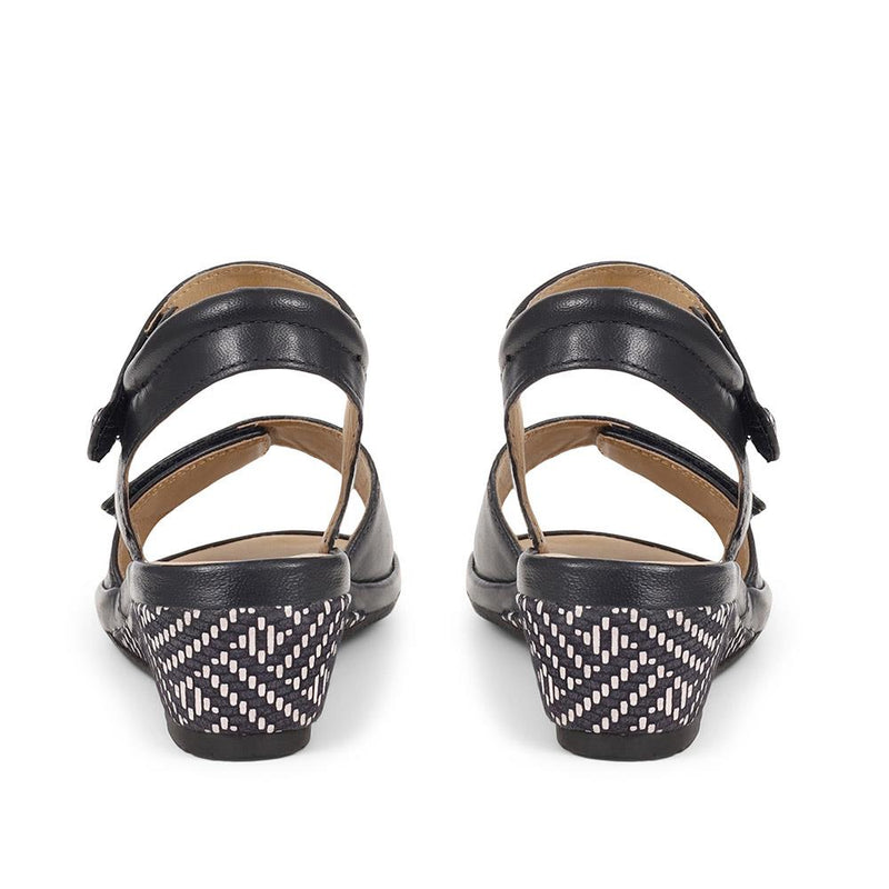 Dual Strap Leather Sandals - VAN37503 / 323 819