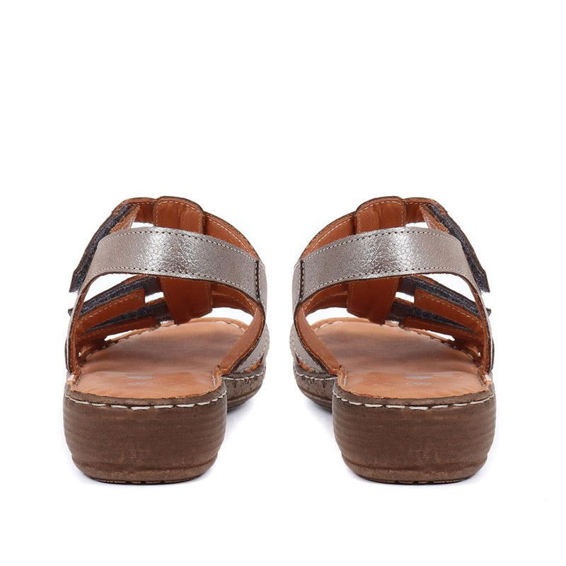 Leather T-Bar Sandals - LUCK33015 / 320 059